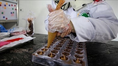  Мирис на надеж среде урнатини: Претприемачка од Газа продолжува со бизнисот со колачи