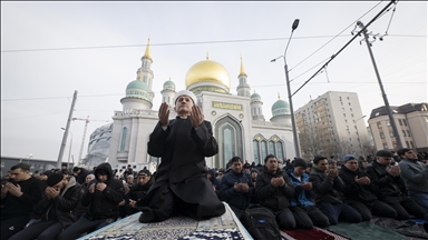 المسلمون في روسيا يتوافدون إلى المساجد لإقامة صلاة عيد الفطر