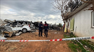 Antalya'da bir konteynerde çıkan yangında 5'i çocuk 6 kişi öldü