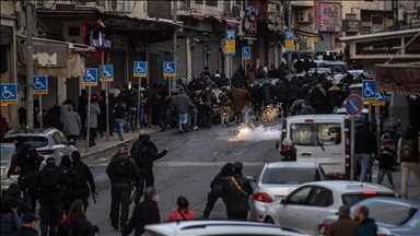 Израелските сили интервенираа додека Палестинците се обидуваа да влезат во Ал-Акса за молитва за Рамазан Бајрам