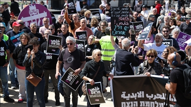 Aktivistët në Tel Aviv protestojnë kundër sulmeve të Izraelit ndaj Gazës, Iranit dhe Libanit