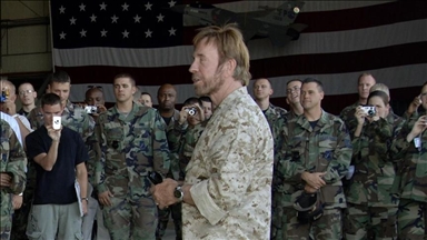 Ylli amerikan i filmave Chuck Norris ndërron jetë në moshën 86-vjeçare