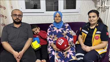 Sağlık personelinin telefonda uygulattığı Heimlich manevrası hayat kurtardı