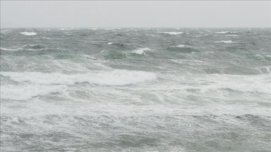 Hawaii floods trigger mass rescue, evacuation as dam nears capacity