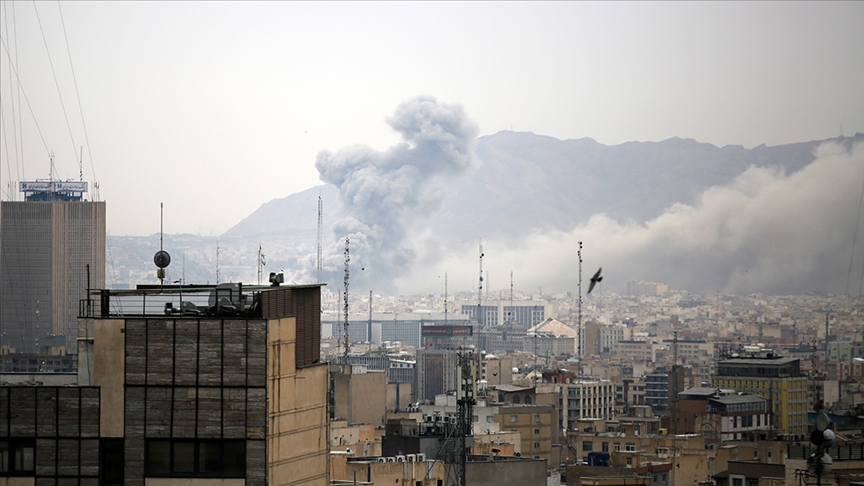 İran'ın başkenti Tahran'da patlamalar meydana geldi