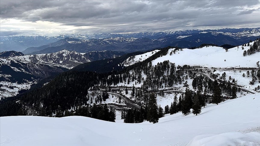 Li Erdexan, Qers û Agiriyê berf ket