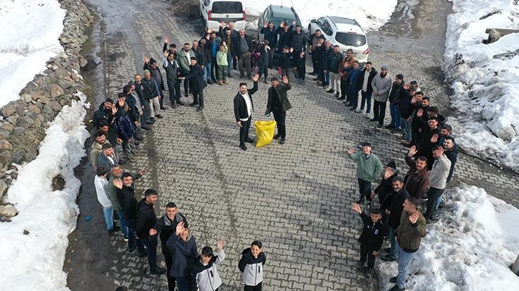 Li gundên Agiriyê yên ku di binê berfê da ne, kelecana eydê heye