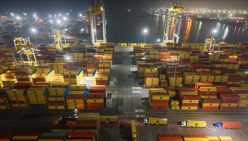 Iraq cuts Basra oil output by 70% amid regional escalation