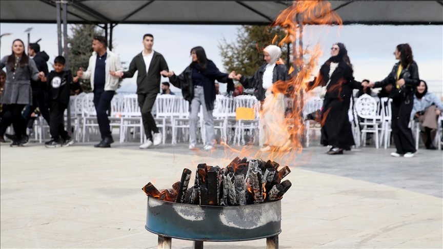 لە وان جەژنی نەورۆز کرایەوە