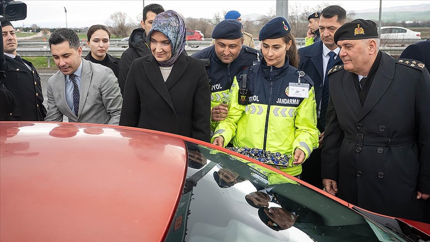 İçişleri Bakan Yardımcısı Yiğitbaşı ve Jandarma Genel Komutanı Orgeneral Çardakcı sürücülerle bayramlaştı