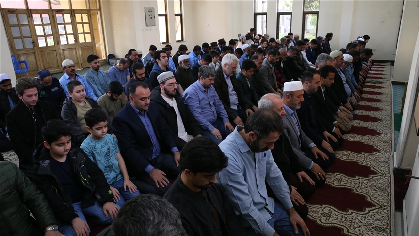 В Пакистане совершили праздничную молитву