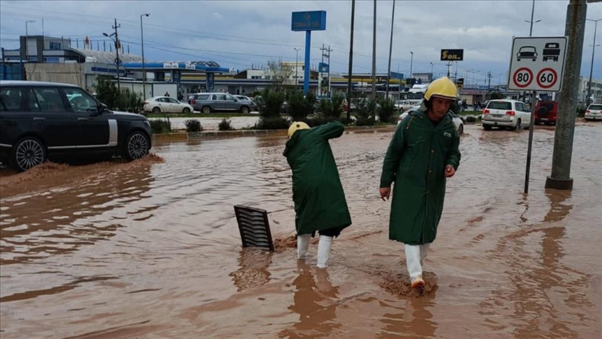 Li bajarê Duhokê yê Iraqê 50 mal di ber ava lehiyê da man