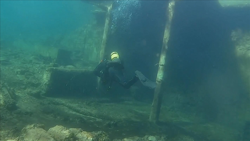 Turqi  filmohen struktura historike të vjetra rreth 2 400 vjeçare të mbetura nën ujë