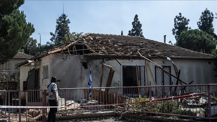 تضرر مبنيين شمالي إسرائيل جراء إطلاق وابل صواريخ من لبنان