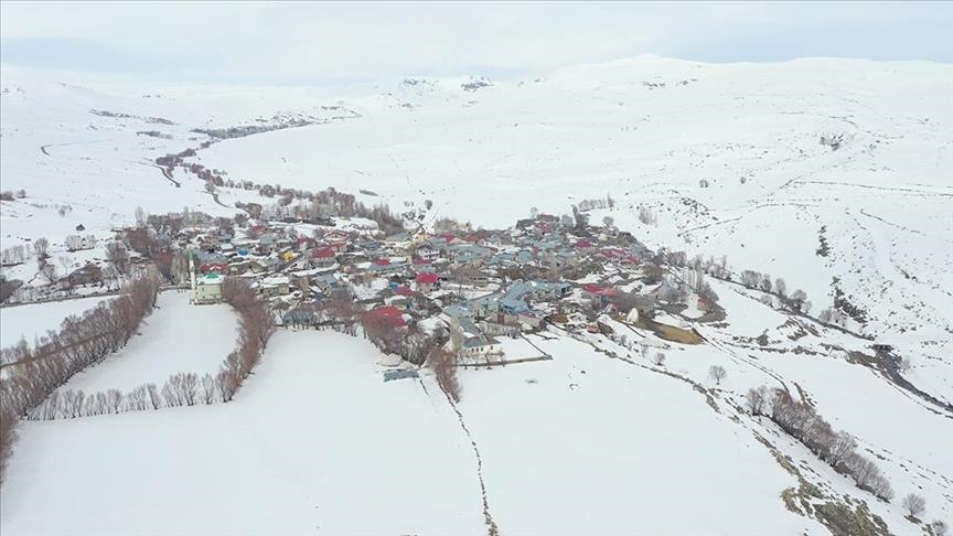 Li gundên Agiriyê yên ku di binê berfê da ne, kelecana eydê heye