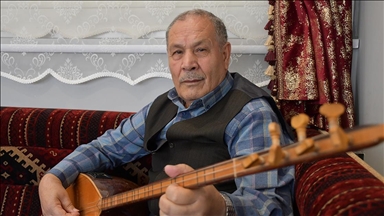 Bozlak ustası Muharrem Ertaş'ın sözüyle eline aldığı bağlamayı 53 yıldır bırakmıyor