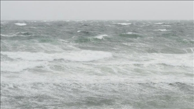 Hawaii floods trigger mass rescue, evacuation as dam nears capacity