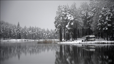 Düzce'deki Topuk Yaylası karla kaplandı