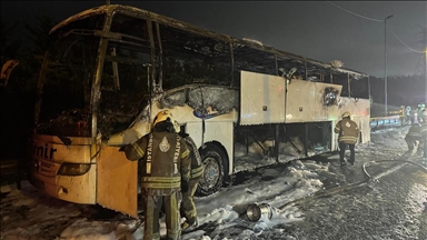 İstanbul'da seyir halindeki şehirlerarası yolcu otobüsünde çıkan yangın söndürüldü