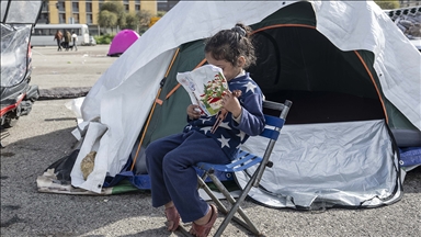 İsrail'in yerinden ettiği bir milyon Lübnanlı içinde en büyük imtihanı ev ve okulsuz kalan çocuklar veriyor