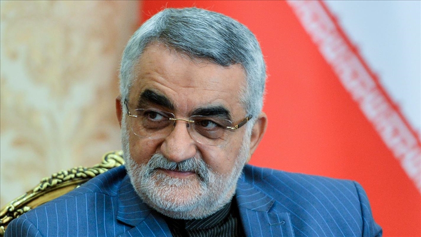 İranlı milletvekili, "Hürmüz Boğazı’ndan geçen bazı gemilerden 2 milyon dolar ücret aldıklarını" söyledi