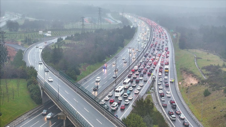 İstanbul'da bayram dönüşü trafik yoğunluğu oluştu