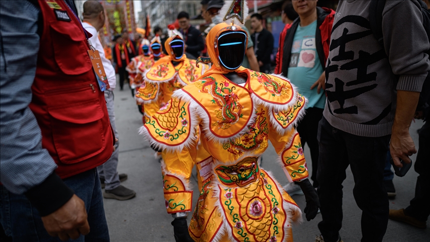 Humanoidni roboti učestvovali na tradicionalnom festivalu u Kini