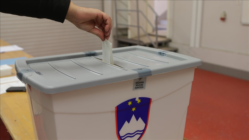 Slovenya'da halk, genel seçim için sandık başında