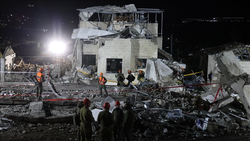 Des colons israéliens illégaux s'en prennent à des habitations et des véhicules palestiniens en Cisjordanie occupée