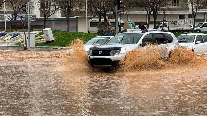 Şanlıurfa'da sağanak etkili oldu