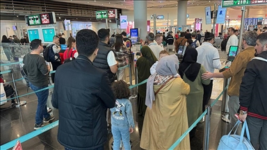 İstanbul havalimanlarında tatil dönüşü yoğunluğu