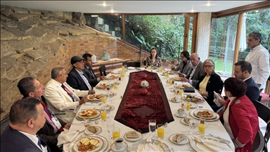 Türkiye'nin Bogota Büyükelçisi Sun, Kolombiyalı gazetecilerle kahvaltıda buluştu