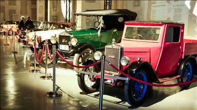 Izložba oldtajmera u Beogradu: Od kultnih automobila iz filmova do Titovog Cadillaca