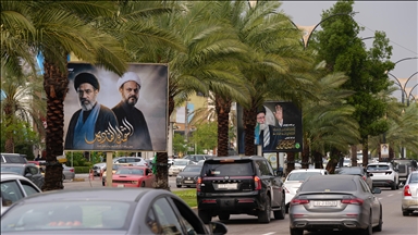 Bağdat sokaklarına Ali Hamaney ile Mücteba Hamaney posterleri asıldı