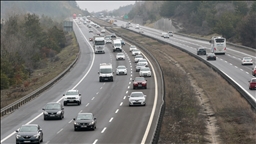 Bayram tatilinden dönenler Anadolu Otoyolu'nda akıcı yoğunluk oluşturuyor