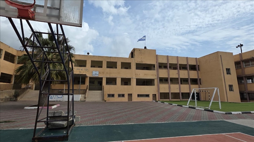 الضفة.. مستوطنون يقتحمون مدرسة فلسطينية ويرفعون علم إسرائيل