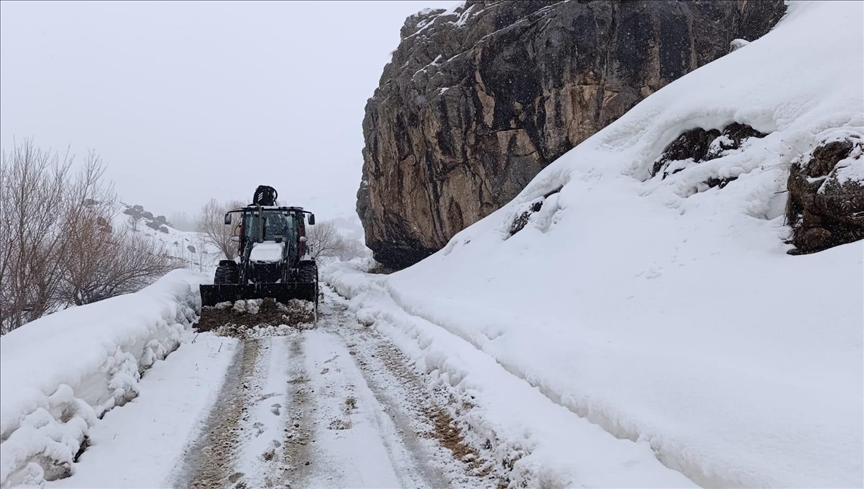 Li Wan, Bidlîs û Hekariyê rêya 103 cih û waran girtî ye