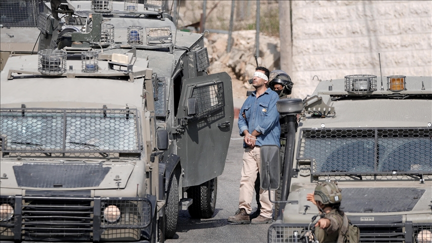 Israeli army detains 15 Palestinians in West Bank raids