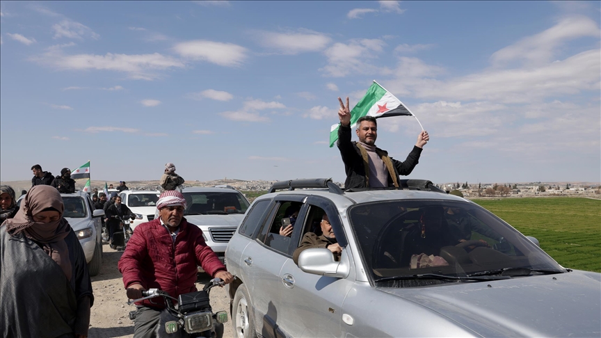 بين الألم والأمل.. أهالي "الشيوخ" السورية ينهون نزوح 12 عاما (تقرير)