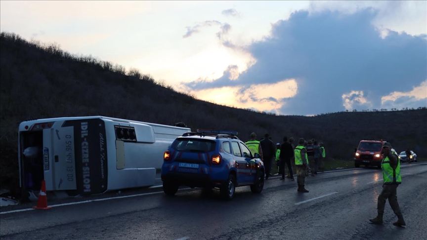 Li Mêrdînê midîbusek welgeriya, 24 kes birîndar bûn