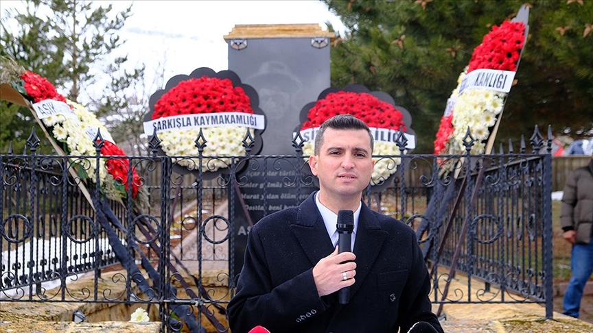 Halk ozanı Aşık Veysel vefatının 53. yılında Sivas'ta anıldı