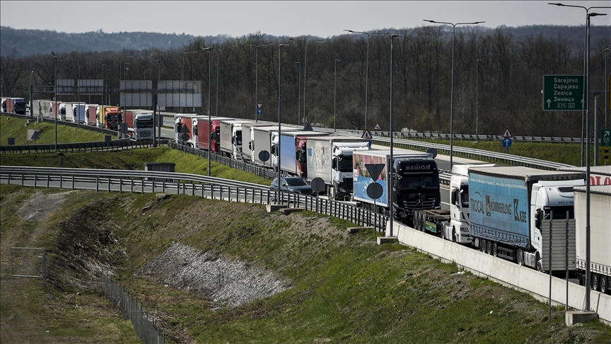 Kolona kilometrike në kufirin mes Bosnjës dhe Kroacisë për shkak të protestës së transportuesve