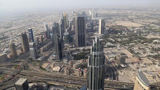 В ОАЭ один человек пострадал из-за осколков сбитой баллистической ракеты