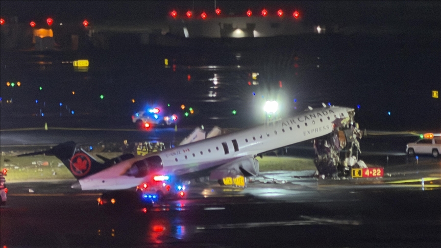 L’aéroport LaGuardia de New York fermé après la collision d’un avion avec un camion de pompiers