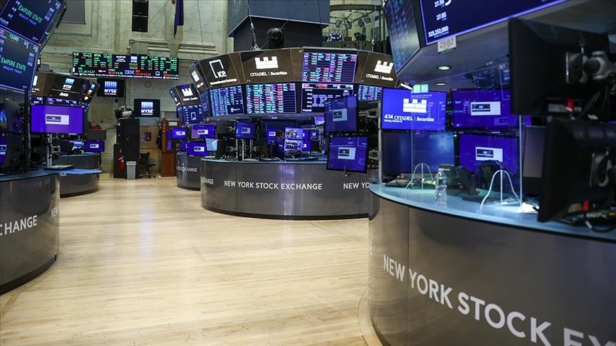 US 2-year bond yield hits 10-month high, exceeding 4%