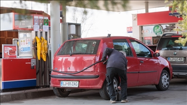 Qytetarët përballen me kufizime në pikat e karburanteve në Slloveni