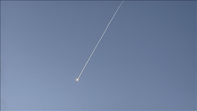 إصابة إسرائيلي بهجوم صاروخي من لبنان على "كريات شمونة" 