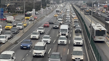 İstanbul'da bayram tatilinin ardından ilk iş gününde trafik yoğunluğu