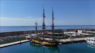 Rus Çarı 1. Petro'nun gemisi "Shtandart"ın kopyası Alanya'da gençler için yelken açıyor