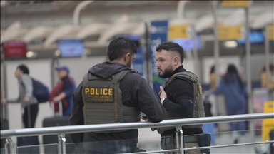 États-Unis : des agents de la police de l’immigration déployés dans les aéroports sur fond de bras de fer budgétaire